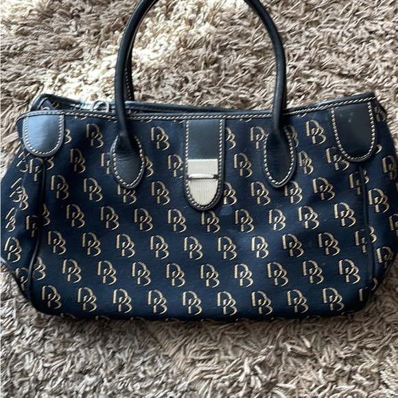 Dooney and Bourke handbag brand new no tags - Picture 2 of 5